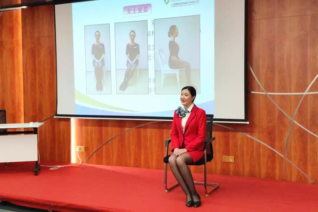 全國五一巾幗標兵“白雪”翩翩而至——磁浮公司開展“燦爛微笑，標準儀態(tài)”服務禮儀培訓